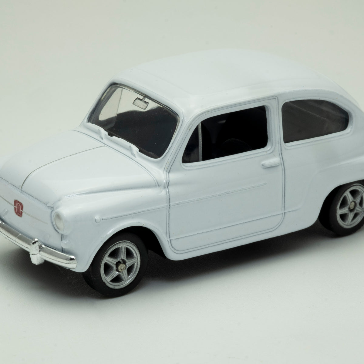 Auto Fiat 600 - Welly Escala 1:60