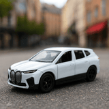 Auto BMW IX Escala 1:60 - Welly - Toyng Chile